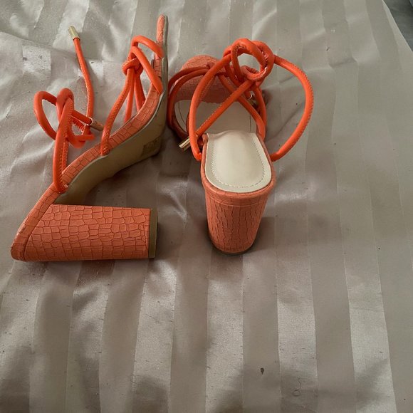 Croc Embossed Knot Decor Strappy Sandals - Picture 3 of 3